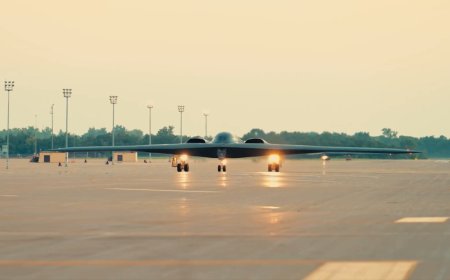Estados Unidos exhibe su poderío aéreo tras ataques con bombarderos B-2 contra Irán