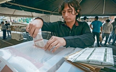 Sheinbaum retrasa la reforma electoral para revisión final mientras crecen las críticas