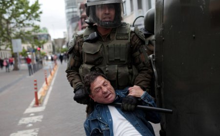 Kast evalúa indultos para condenados por represión del estallido social de 2019