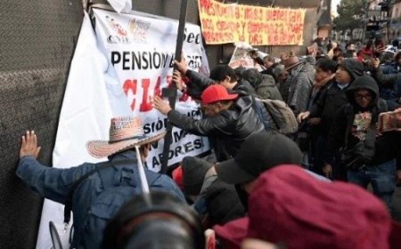 La CNTE paraliza el centro de la Ciudad de México con una marcha y un plantón de 72 horas