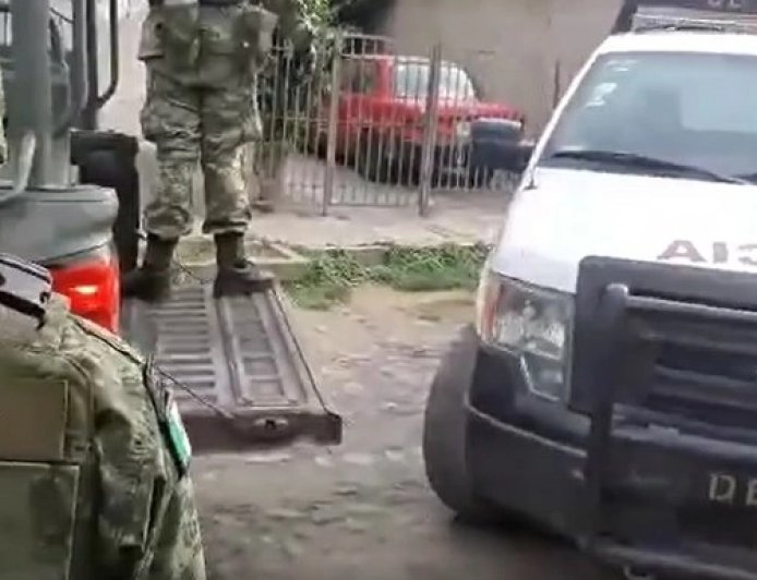 El antecedente en Sayula: cuando policías municipales bloquearon el paso al Ejército