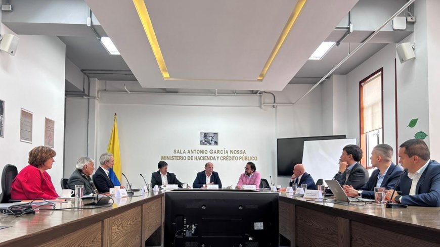 Gobierno y banca buscan acuerdo para créditos de emergencia sin descartar inversiones forzosas