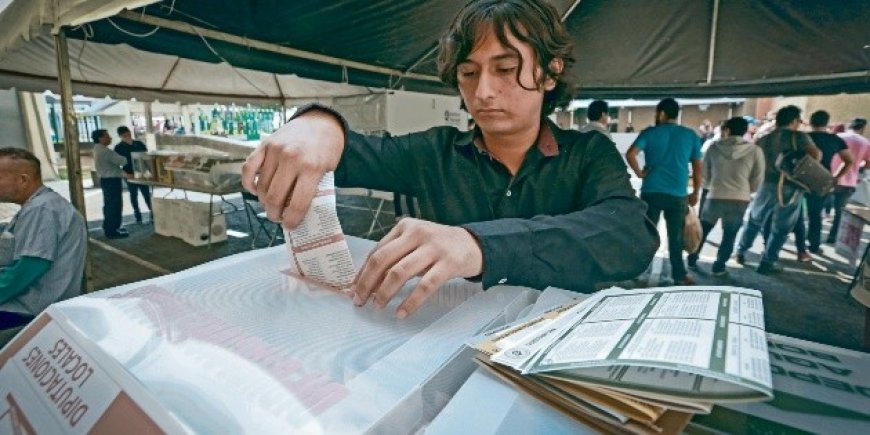 Sheinbaum retrasa la reforma electoral para revisión final mientras crecen las críticas