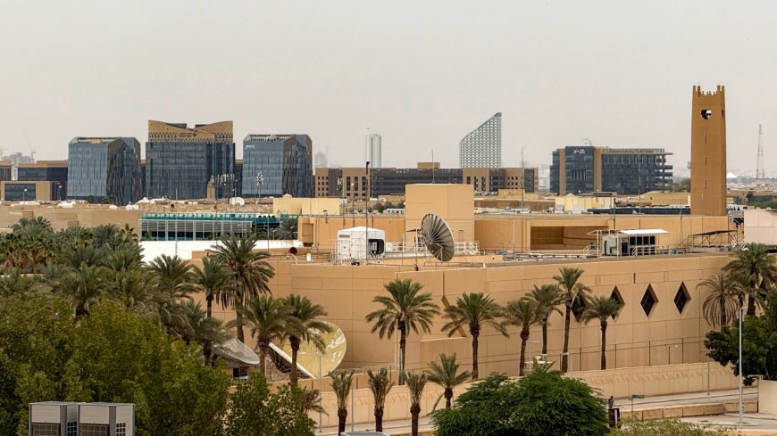 La escalada en el Golfo: embajadas cerradas y mercados en alerta tras ataque iraní