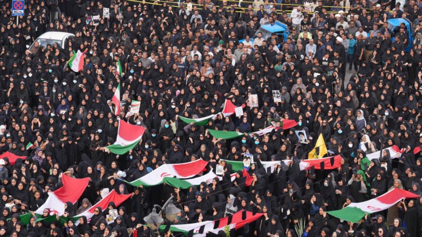 Imagen aérea revela tumbas para niños víctimas de ataque a escuela en Minab, Irán