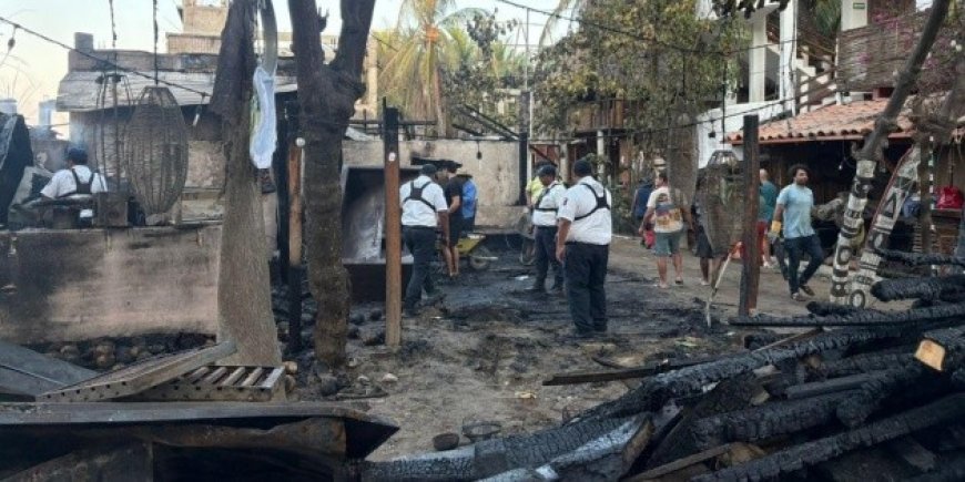 Un incendio devastador arrasa con el corazón turístico de Puerto Escondido en Oaxaca