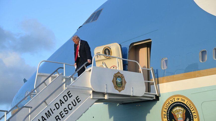 Trump interrumpe agenda en Florida para honrar soldados caídos en conflicto con Irán