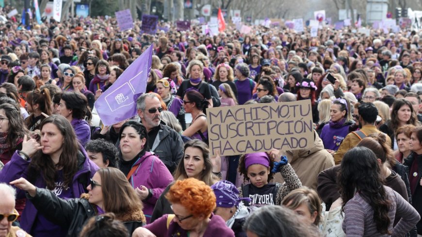 Las marchas del 8M conectan la lucha feminista global con el rechazo a los conflictos bélicos