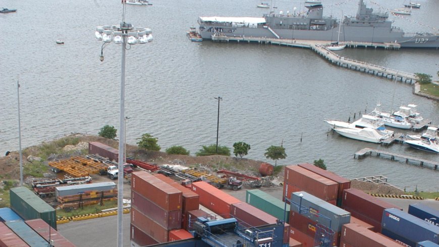 Trump suspende la Ley Jones para abaratar el petróleo en medio de la crisis con Irán