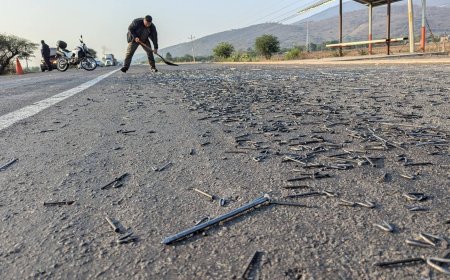 Realizan limpieza en carretera libre tras hallazgo de clavos en el asfalto