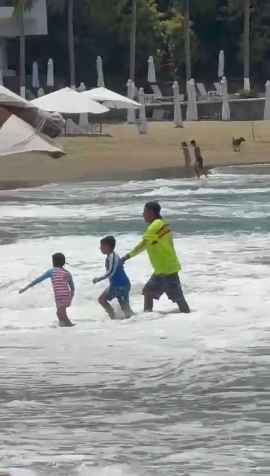 Rescatan a un menor de nueve años en la playa La Audiencia de Manzanillo