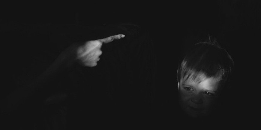 Escándalo en Francia: Hombre acusado de abusar sexualmente de decenas de niños