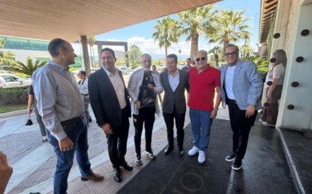 Ernesto Milanés entrega bustos de Emiliano Zapata y Francisco Villa a autoridades de Coahuila