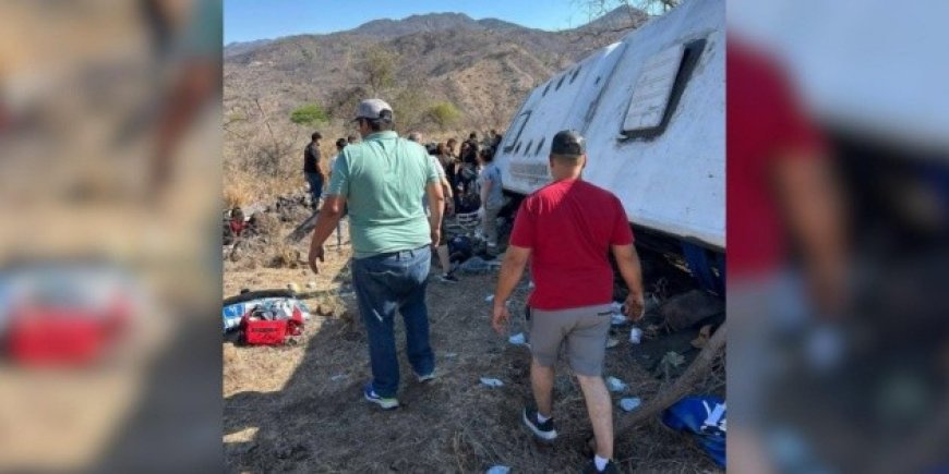 Tragedia en Nayarit: Volcadura de autobús deja al menos 10 muertos y numerosos heridos