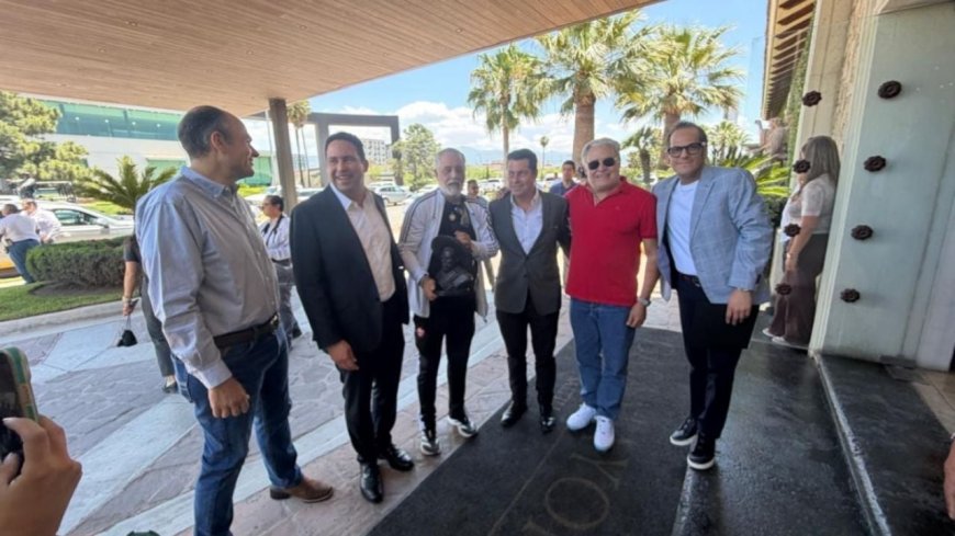Ernesto Milanés entrega bustos de Emiliano Zapata y Francisco Villa a autoridades de Coahuila