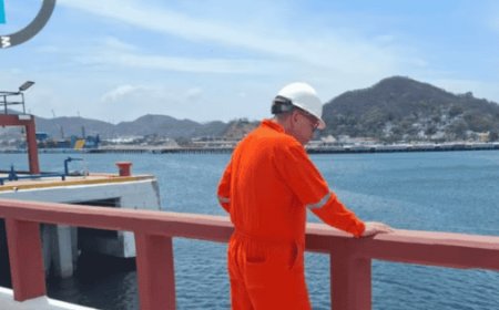 Marina presenta denuncia por derrame en la Bahía de Manzanillo