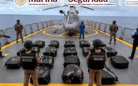 Aseguran embarcación con 800 kilos de droga en Guerrero