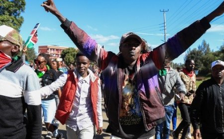 Jóvenes protestan en Kenia contra centro de cuarentena para casos de estadounidenses con ébola