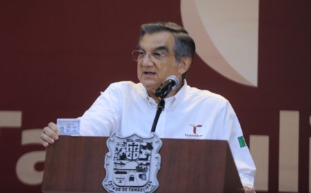Américo Villarreal muestra visa y  reitera rechazo a señalamientos periodísticos